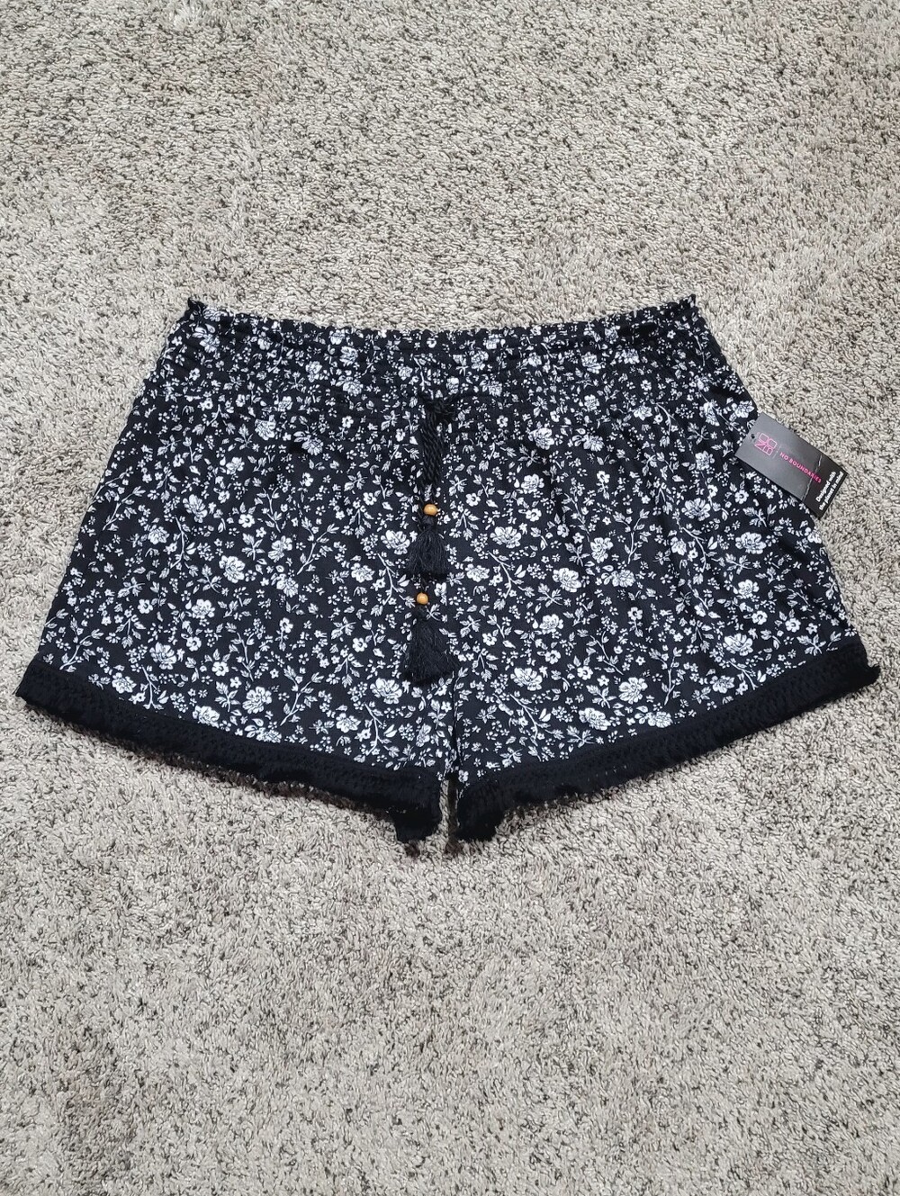 No Boundaries Shorts, Black & White Print w/Black Fringe Around the Bottom, XXL